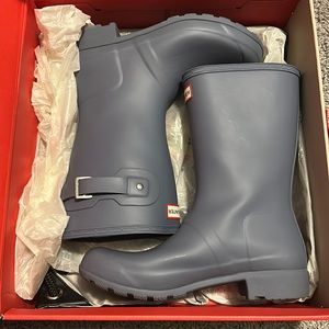 HUNTER RAIN BOOTS; Short; Grey; size 9; NEVER WORN; original packaging